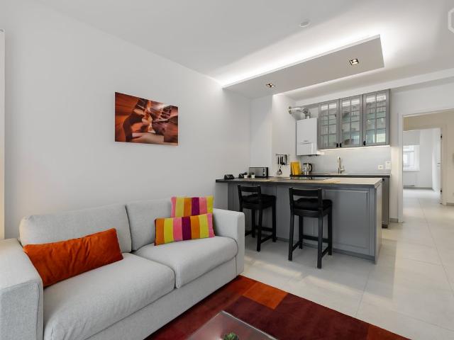 Furnished & bright business apartment in central location, core renovation 20/21, Dusseldorf Amsterdam Apartments for Rent