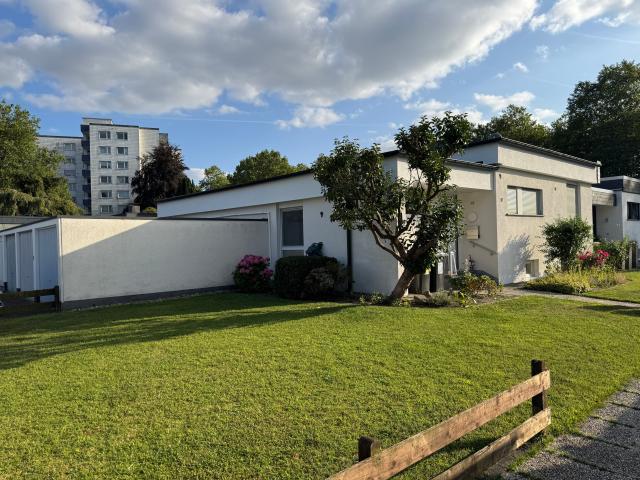 Furnished bungalow, central, near forest, quiet with beautiful garden