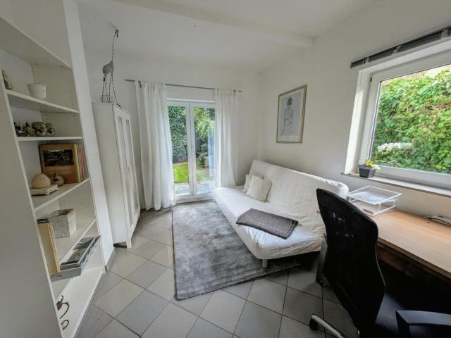 Furnished Bungalow with Private Garden Comfortable Living on approx. 90 m² in Düsseldorf Eller