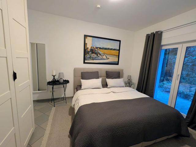 Furnished Bungalow with Private Garden Comfortable Living on approx. 90 m² in Düsseldorf Eller, Dusseldorf Amsterdam Apartments for Rent