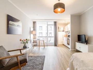 Furnished business apartment with balcony in popular Hamburg Ottensen