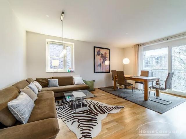 Furnished business flat with 2 bedrooms, elevator and underground parking in the city center