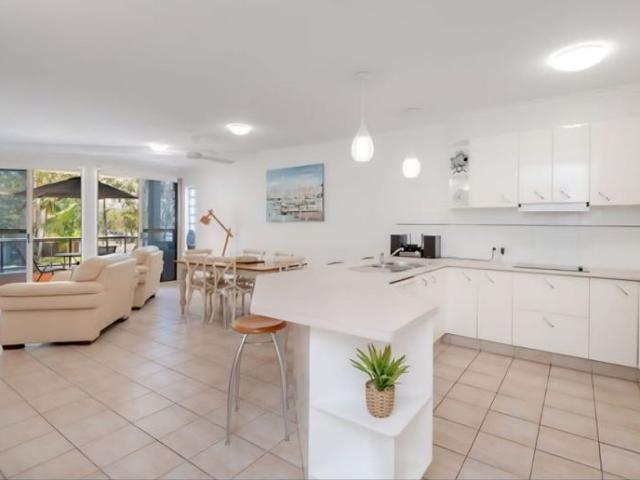FURNISHED, GREAT RIVER VIEWS, LIFT, PET OK
