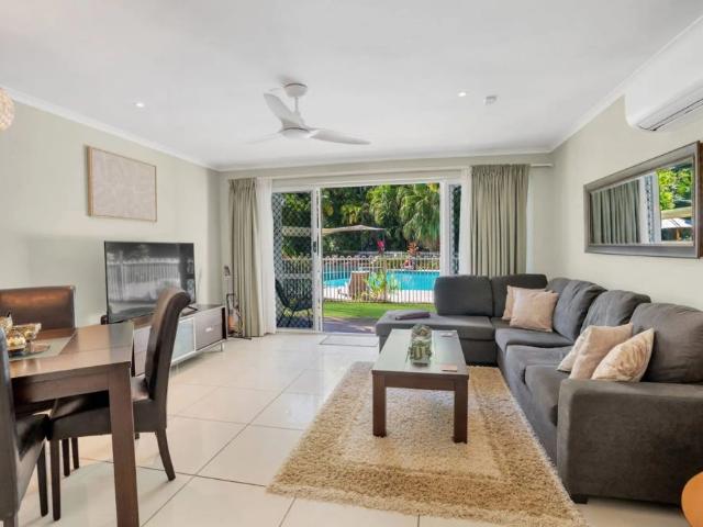 Furnished ground floor apartment in tropical palm cove
