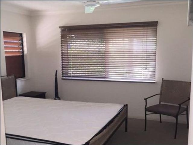 FURNISHED, GROUND FLOOR 2 BEDROOM, 2 BATHROOM APARTMENT CLOSE to UNI