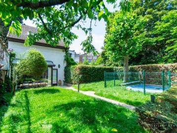 Furnished duplex house with garden & private pool in Ixelles