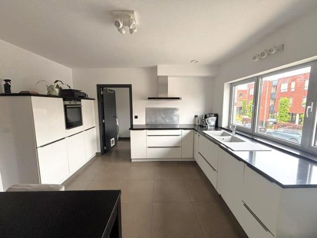 FURNISHED duplex with 3 bedrooms, terrace, parking + cellar