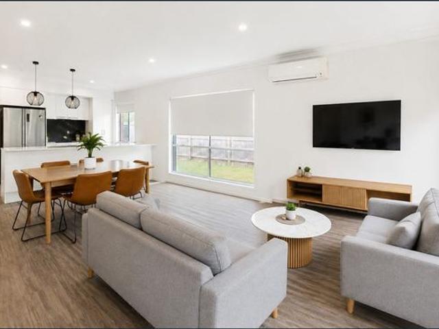 Furnished Ensuite Room – Quiet Professional Share House