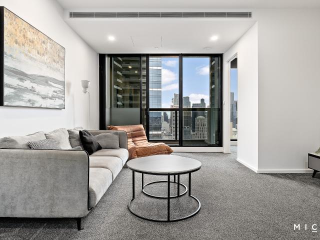 FURNISHED ELEGANT CORNER THREE BEDROOM APARTMENT LOCATED IN HEART OF SOUTHBANK