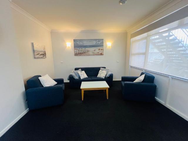 Furnished & Equipped Position Perfect !