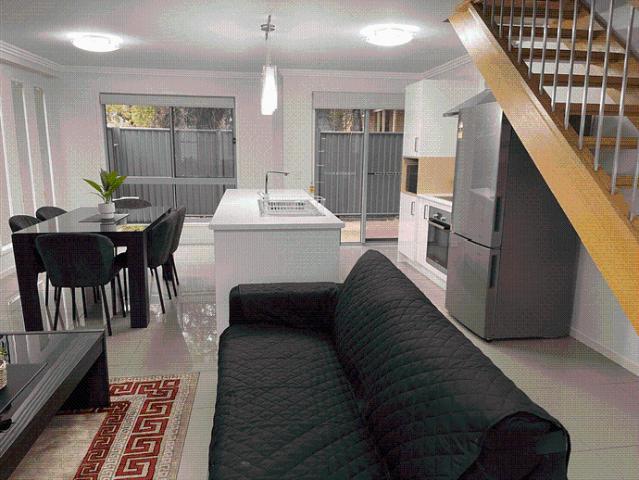 FURNISHED EXECUTIVE LIVING WITHIN WALKING DISTANCE TO THE CBD