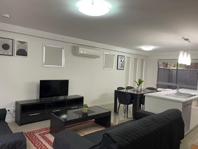 FURNISHED EXECUTIVE LIVING WITHIN WALKING DISTANCE TO THE CBD