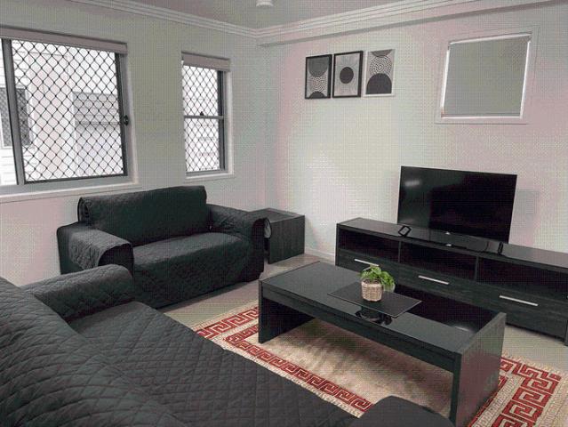 FURNISHED EXECUTIVE LIVING WITHIN WALKING DISTANCE TO THE CBD