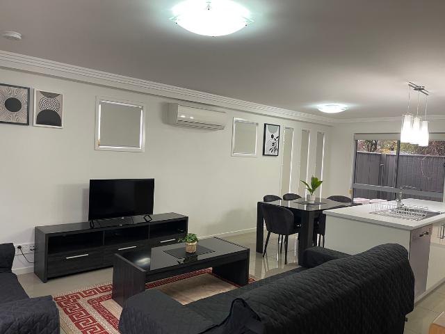 FURNISHED EXECUTIVE LIVING WITHIN WALKING DISTANCE TO THE CBD