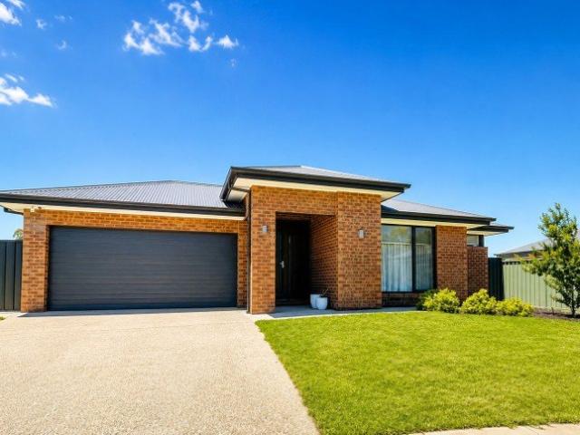 FURNISHED FAMILY HOME IN GRAMMAR PARK!