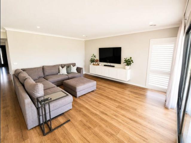 FURNISHED FAMILY HOME IN GRAMMAR PARK!