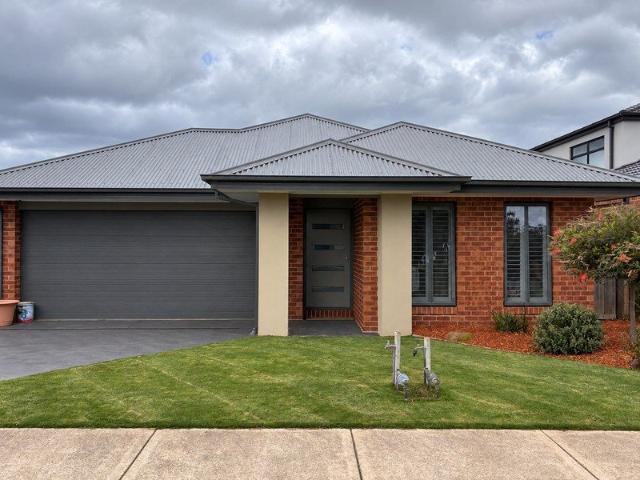 Furnished Family Living with Alfresco Entertaining + Club Access