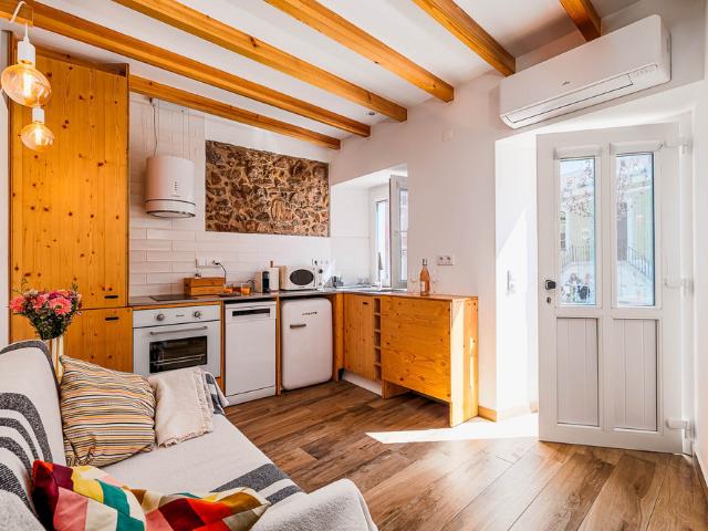 Furnished flat 90 secs from Sesimbra beach