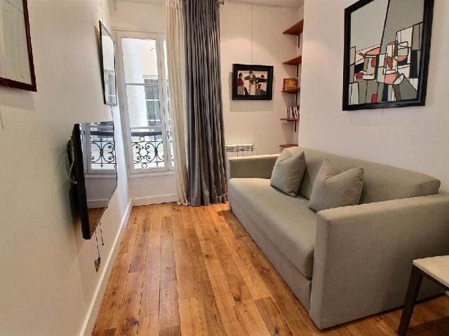Furnished flat 3 rooms 75m² Champs Elysées, Paris Amsterdam Apartments for Rent