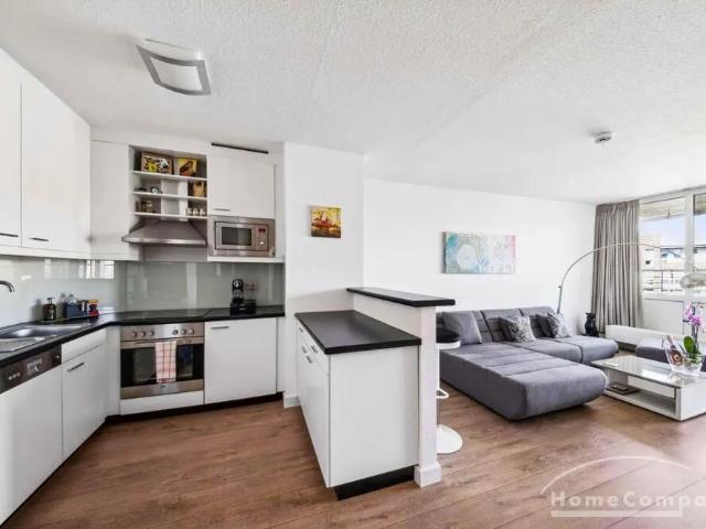 Furnished flat with balcony close to city center