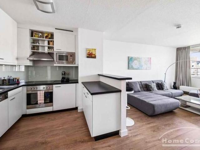Furnished flat with balcony close to city center