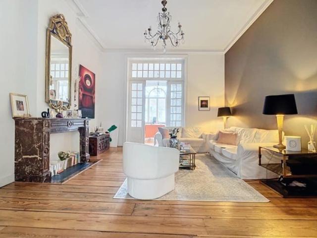 Furnished flat with character + 125 m² 2 bedrooms