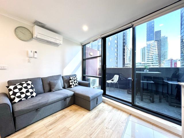 FURNISHED FLOORBOARD ONE BEDROOM APARTMENT AVAILABLE IN 139 LONSDALE STREET, MELBOURNE CBD !