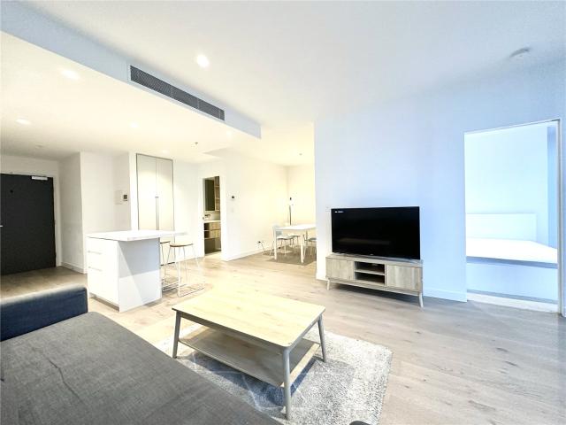 FURNISHED FLOORBOARD ONE BEDROOM APARTMENT LOCATED IN WEST SIDE PLACE MELBOURNE CBD !