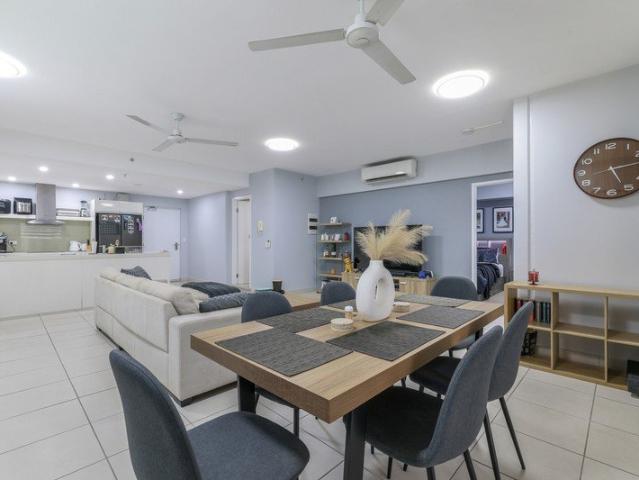 FURNISHED, FRESH & MOVE IN READY IN THE HEART OF DARWIN CITY