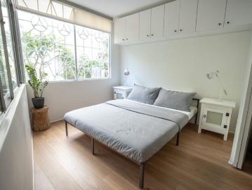 Furnished & Fully Equipped Stroll to Bronte Beach!