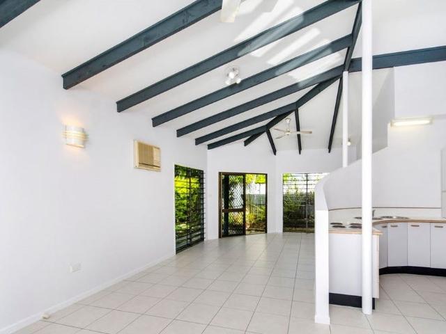 FURNISHED KEWARRA BEACH HOME LESS THAN 1KM TO THE BEACH 6 MONTH LEASE!