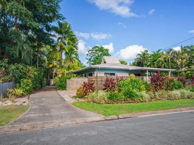 FURNISHED KEWARRA BEACH HOME LESS THAN 1KM TO THE BEACH 6 MONTH LEASE!