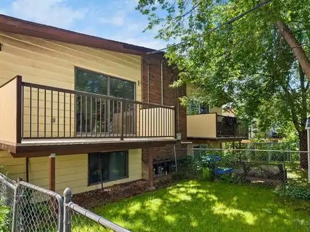 Furnished Killarney 2BR Bi Level Fourplex | Perfect for Students & Remote Worker