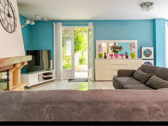 Furnished house 10 people – Construction / companies – WiFi, parking, garden – Bussy Saint Georges