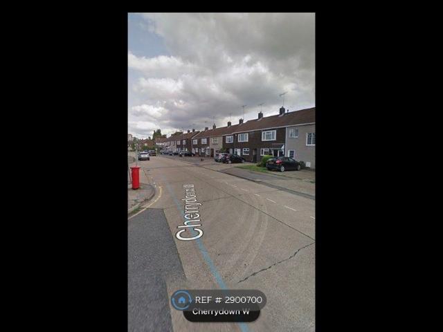 Furnished House Cherrydown West, Basildon SS16, 2 bed terraced house to rent, £1,400 pcm | PrimeLocation