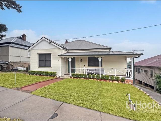 FURNISHED HOME IN PRIME LOCATION