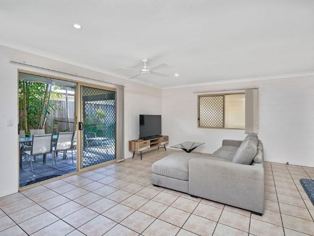 FURNISHED HALF DUPLEX WITH A SHARED POOL ONLY A SHORT STROLL TO THE BEACH!