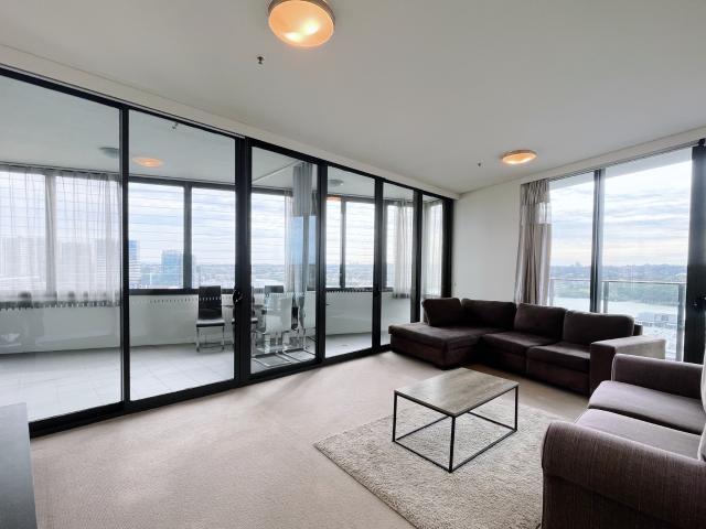Furnished* High level & Water View & Kitchen Island & Furnished with extra study room & Close to Shopping Mall and Train Station