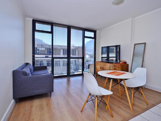 FURNISHED One bed with Table Mountain views Available December & January only