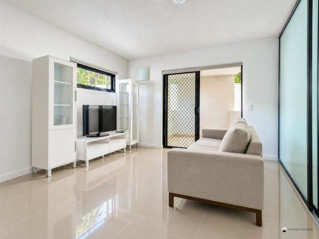 Furnished One Bedroom Apartment in Prime Bowen Hills Location