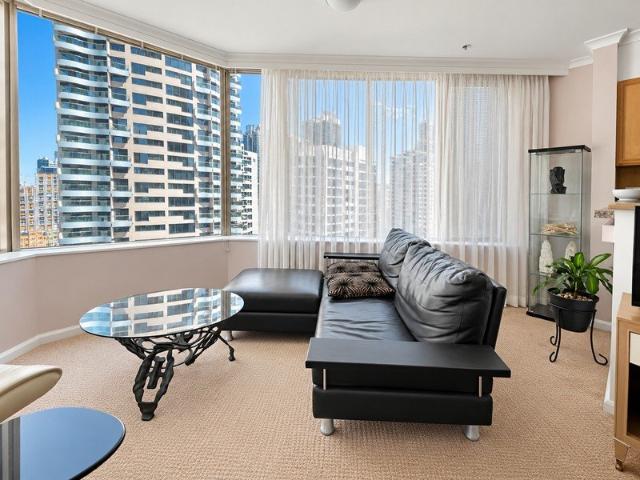FURNISHED ONE BEDROOM APARTMENT WITH CITY & BARANGAROO VIEWS IN QUAY WEST