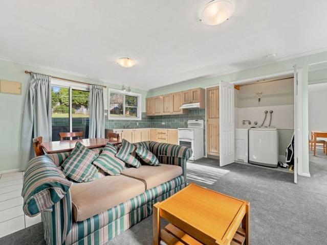 FURNISHED ONE BEDROOM GRANNY FLAT!