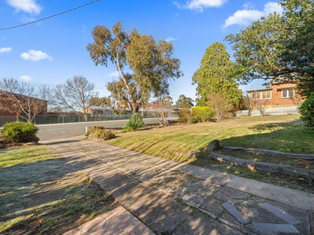 FURNISHED ONE BEDROOM GRANNY FLAT!