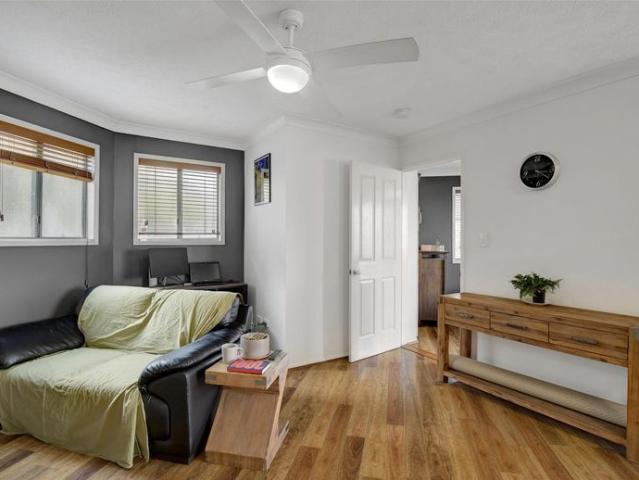 FURNISHED ONE BEDROOM UNIT with Carspace