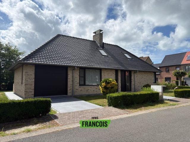 Furnished open plan property in a prime location in Oostdui…