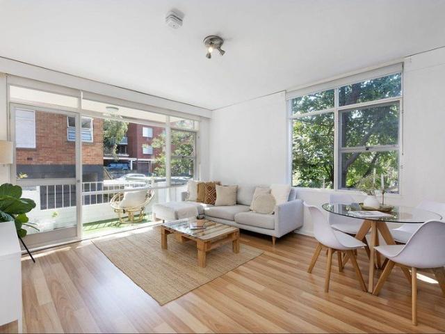 Furnished or Unfurnished: Sunny Corner 2 Bed Near Dee Why Beach