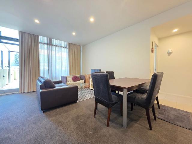 Furnished, large Ground floor apartment with 2 car spaces Electricity Included in rent