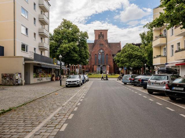 Furnished Living by Tempelhofer Feld – 2 Rooms in the Schillerkiez, Berlin Amsterdam Apartments for Rent