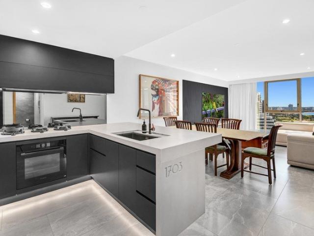 Furnished, Luxe Broadwater Views