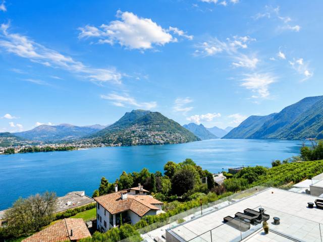 Furnished Luxury Apartment with a Large Terrace and Lake View